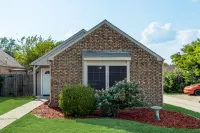 JD's Getaway / Near DFW Airport Hotels near LLELA Nature Preserve