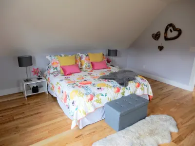 Stunning brand new 2 bedroom Loft amidst nature