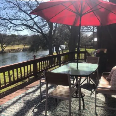 Family Friendly Spacious home on the Paluxy River