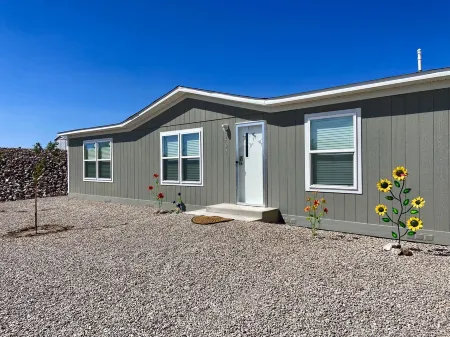 Spacious 4Br, 2BA Close to Elephant Butte Lake, and the Golf Course!