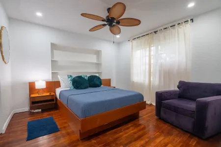 Pet Friendly Stuart Oasis Beach House Отели в г. Стьюарт