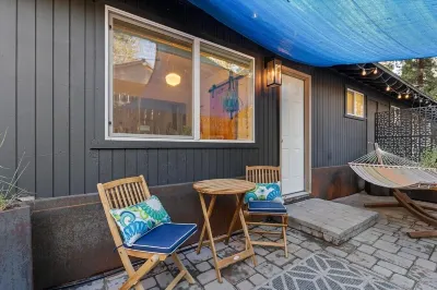 Walk to Beach! Fireplace, Pets OK! Camp Star-Lite! Hotels in der Nähe von Kings Beach State Recreation Area