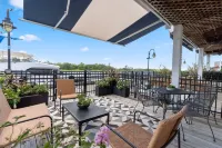 Waterfront, Sunset Views! Historic Dwtn-King Bed-Luxury with Free Parking!