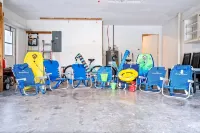 3mins2Beach-Sleeps10-Pool+FencedYard-Bikes-Patio