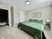 Cedar Falls Townhome - New Construction - 3 KING BEDS! - 4 ดาว