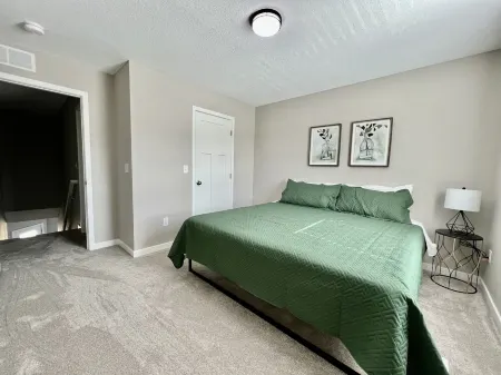 Cedar Falls Townhome - New Construction - 3 KING BEDS!