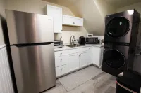 Totally Remodeled Cozy Apartment.  2.5 miles to Delaware Turf!