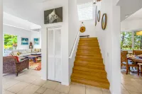 Manta Ray Manor - Oceanfront Gated Community, short walk to beach and town.