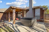 Relax at Frisco Escape Oasis Home with Spa