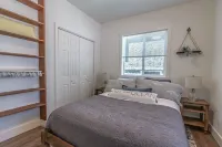 Spacious suite in the heart of downtown
