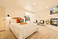 The Nook- Private Walkout Studio With Full Kitchen & Hot Tub! Kohl's 주변 호텔