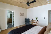 The Cliffs - Luxury Stay with Hot Tub/Views between Zion and Bryce Canyon NPs