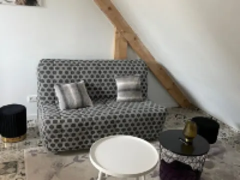 Charming apartment in Granville 格朗維爾酒店