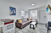 AMAZING PRIVATE COSY HOUSE, FENCED YARD, NEW, PETS Hotels in Delray Beach