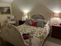 DAIRY COTTAGE. Delightful luxury rustic cottage nr New Forest and South Coast.