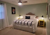 Quaint Mr Rogers Home near Fleming Island