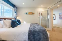 Sur La Mer, beachfront, tidal pools! 라호이아 쇼어스 비치 주변 호텔