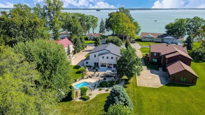 Lake Retreat Near State Park — Seasonal Pool, Hot Tub, Boat Dock, Dogs Welcome