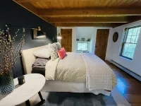The Spruce Guesthouse: A Beautifully Renovated Contemporary Barn.