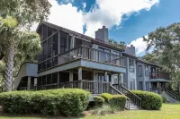 Picturesque View in Parkside! 2bd/2ba Hotels near Roy Barth Tennis Center