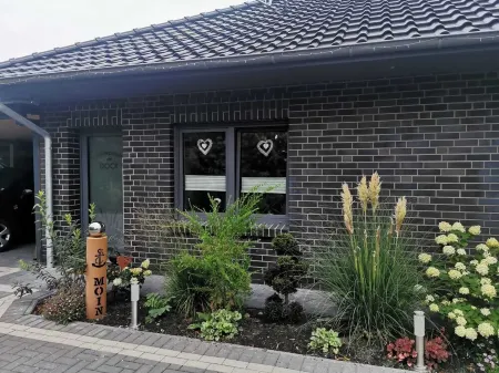 Ferienwohnung AM Dock im Herzen von Augustfehn