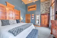 Beautiful Downtown Home - 2 Blks from Lake Hotels in 