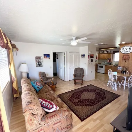 Cozy, Comfortable, Quiet, Private Apartment