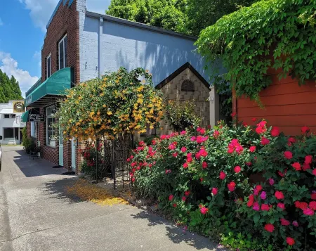 Overlook On Main Отели в г. Эллиджей