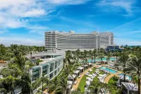 Fontainebleau OceanView Suite Full Kitchen, washer/dryer, FREE Valet&Spa Passes!