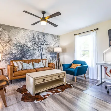 NEW! Fully stocked luxury home 5 min to I-65/I-72.
