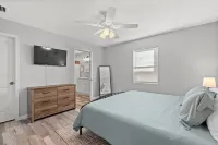 Brand new home close to beach and lake. Unforgettable memories await in PCB! Hotels in Sunnyside