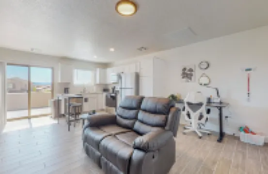 New Studio, Balcony w/views, Nexflix, Pool