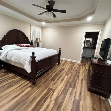 Charming 4-bedroom farm house retreat where luxury meets nature in Smithfield.