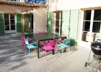 Aix-en-Provence, Charming, 200 m2, Infinity Pool and Large Garden 佩尼耶住宿飯店