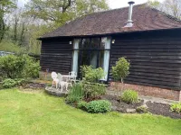 Beautiful one Bed Barn in national park 1 hr from London with small pool Hôtels à : 