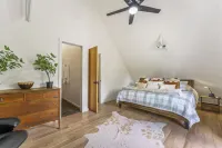 Elegant A-Frame w/ Hot Tub Views! Close to town, skiing, & hiking!