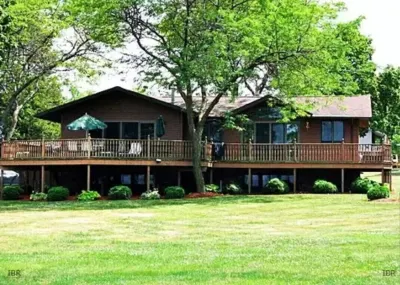Exclusive Lakefront Home Retreat w/Baby Grand Piano for Family FLX Fun & Friends
