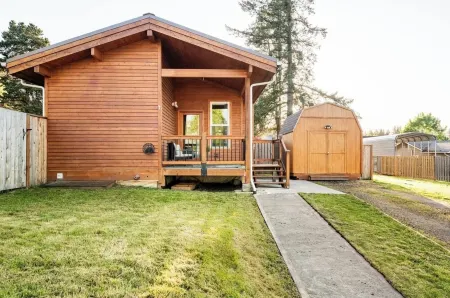 Cozy Willamette Valley Cabin With Modern Comforts