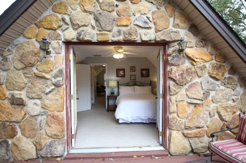 Lake Cumberland vacation home, overlooking private fishing pond