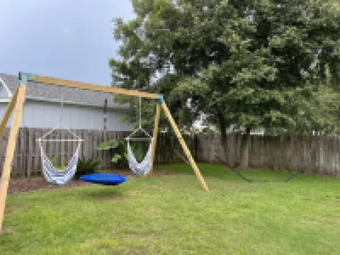 The Salty Breeze Beach House ~ 15 mins > Navarre & Pensacola Beach Hotels in Gulf Breeze