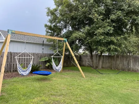 The Salty Breeze Beach House ~ 15 mins > Navarre & Pensacola Beach