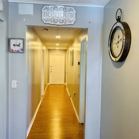 Lovely Seaside Park Getaway - Walk to Beach & Bay - Parking, Badges, BBQ