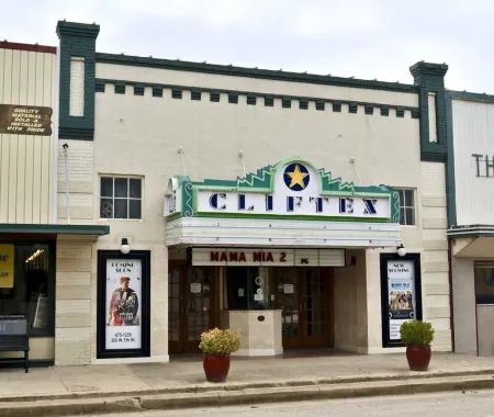 Remodeled historic cottage, 2-min walk to downtown. Отели в г. Хико