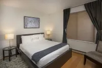 Steps from Riverfront Gondola, Modern Cozy Condo, Free Underground Parking