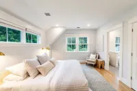 New 4-bedroom House with Swimming Pool–Just a 10-minute Walk to Town