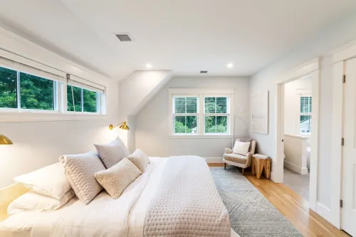 New 4-bedroom House with Swimming Pool–Just a 10-minute Walk to Town