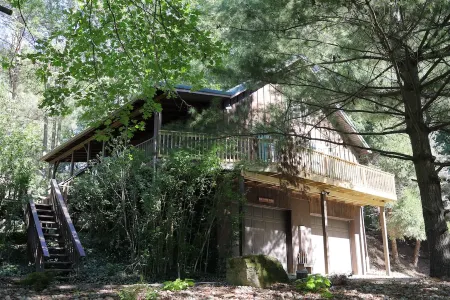 Secluded Hot Tub Cabin in the Heart of Southeast Ohio