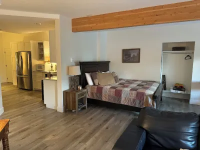 Llama Ranch Cozy 1-bedroom apartment just South of Missoula with WiFi!