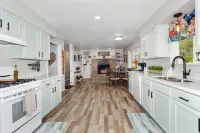 Nestled between Downtown and Watson Lake. Kayaks available and pets welcome!