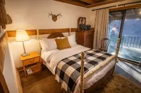 OFF GRID GETAWAY! BRING ATV..Mountain cabin close to New River Gorge. Hotels near New River Gorge